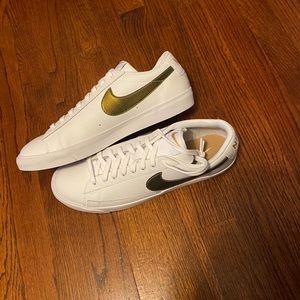 Nike blazer low men size 10